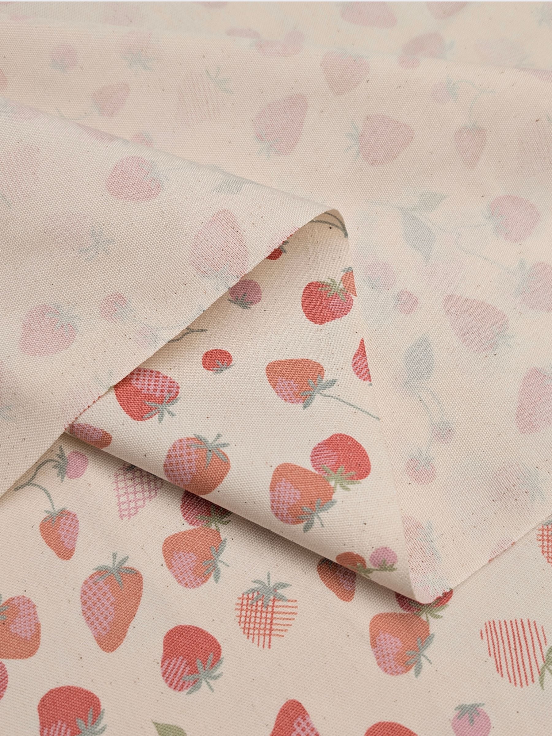 Koizumi - Summer Strawberries Cotton Oxford Fabric - Beige
