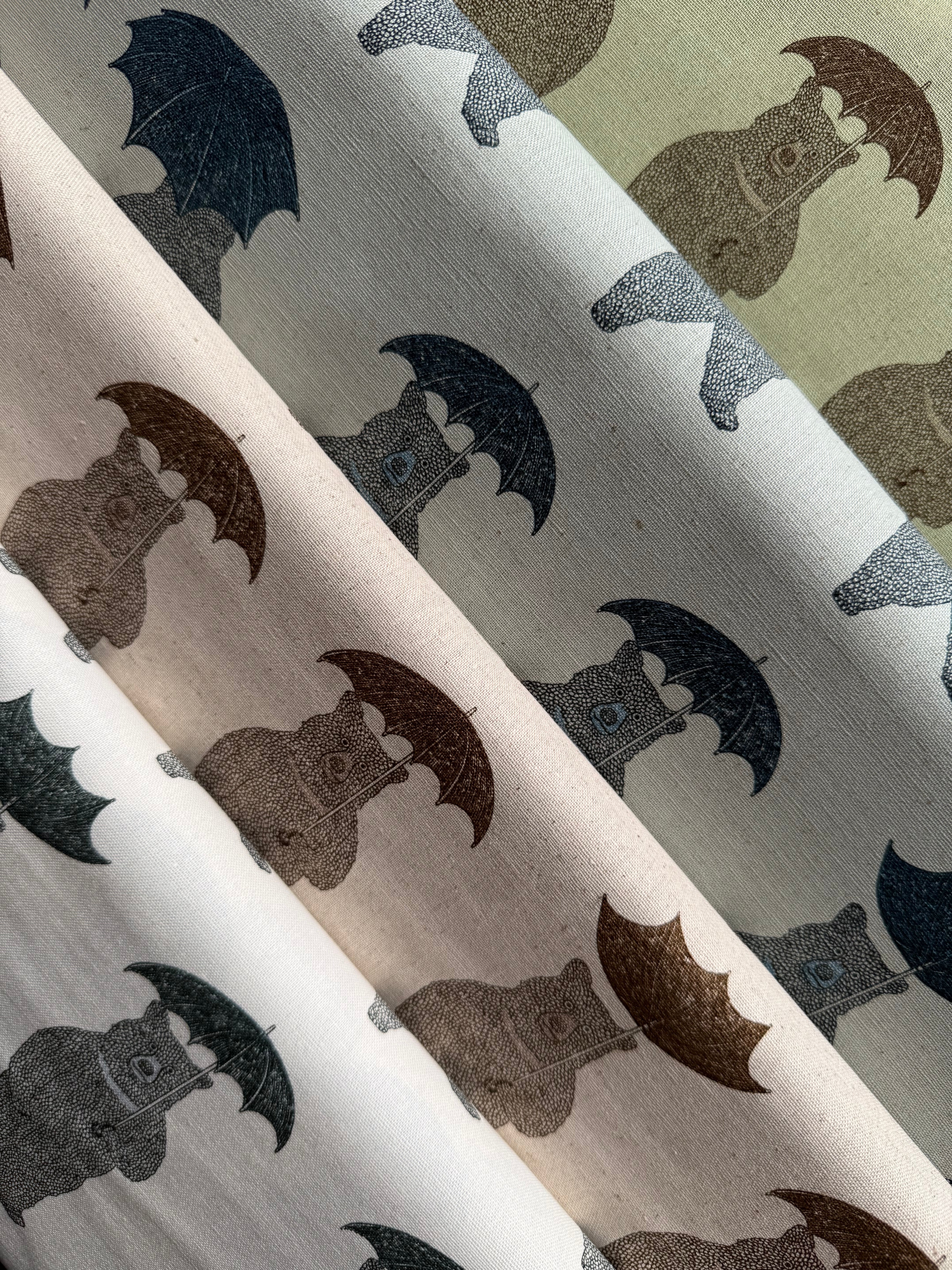 Koizumi - SWATCHES Bear-able Weather Bears with Umbreallas Cotton/Linen Canvas