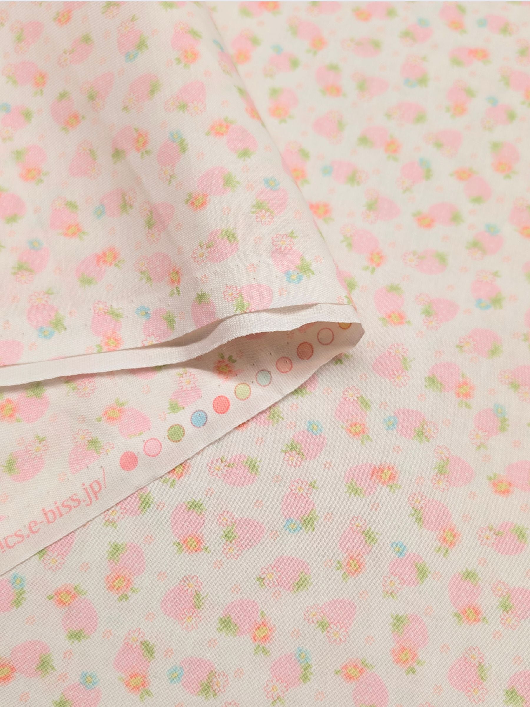 Yuwa - Soft Sweet Strawberries Cotton Sheeting Fabric - Pink