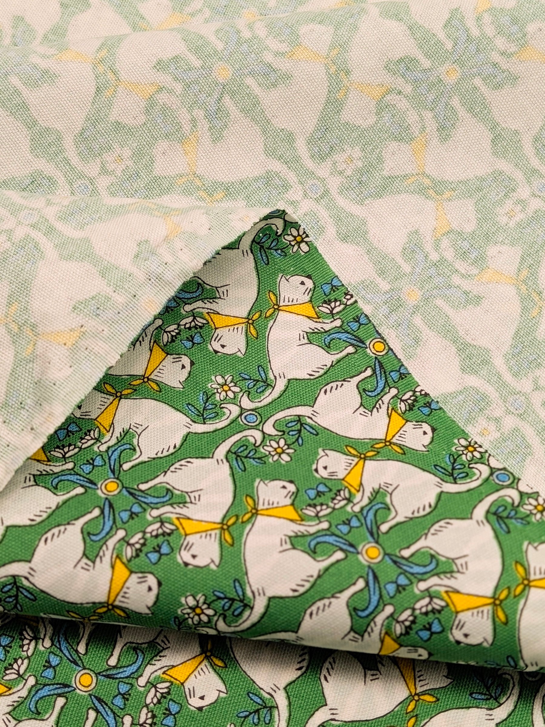 Yuwa - Kaleidoscope Cats Oxford Cotton Fabric - Green