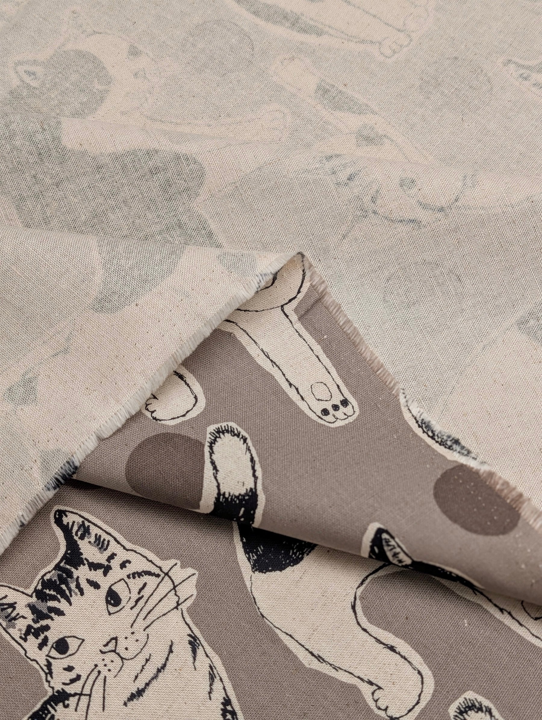Kobayashi - Large Black & White Cats Cotton Linen Oxford Canvas Fabric - Gray