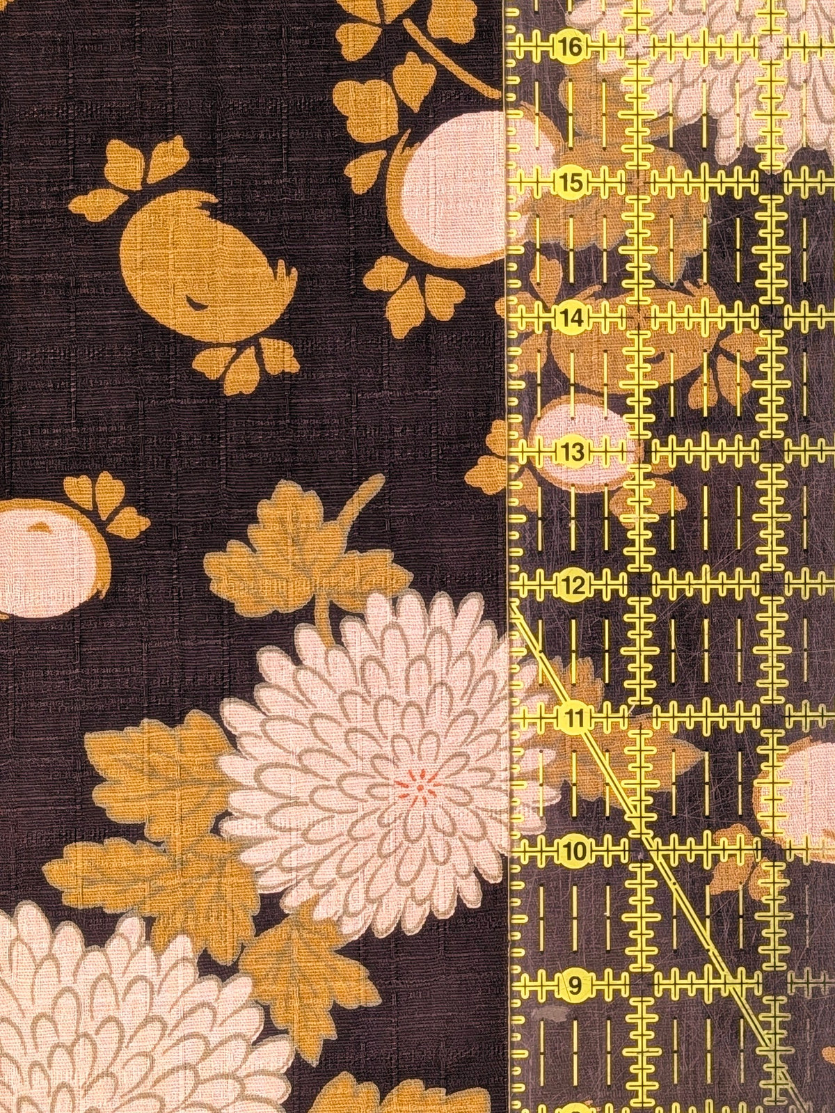 Kobayashi - Chrysanthemums & Patterned Kasumi Cotton Dobby Fabric - Purple