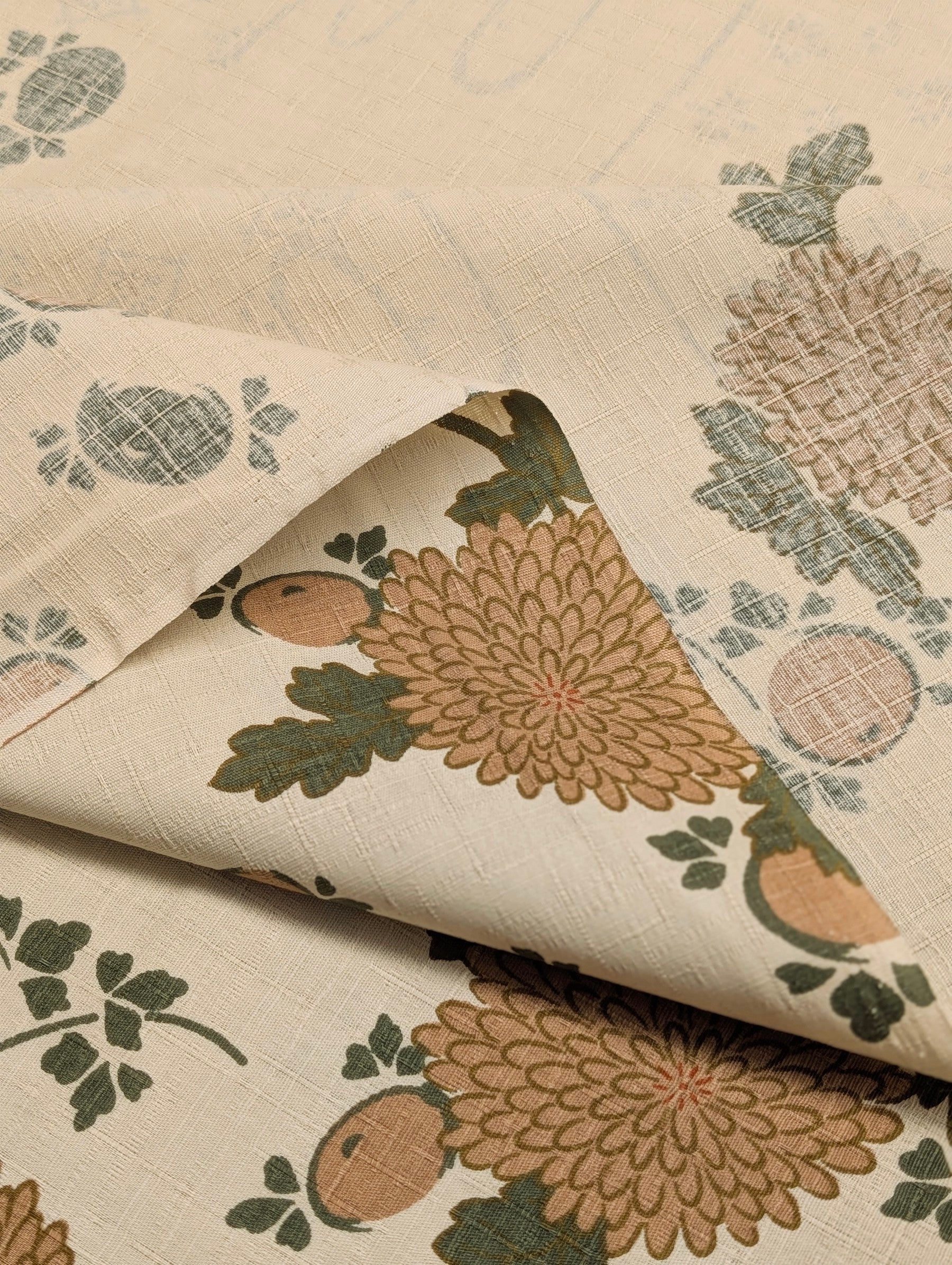 Kobayashi - Chrysanthemums & Patterned Kasumi Cotton Dobby Fabric - Beige