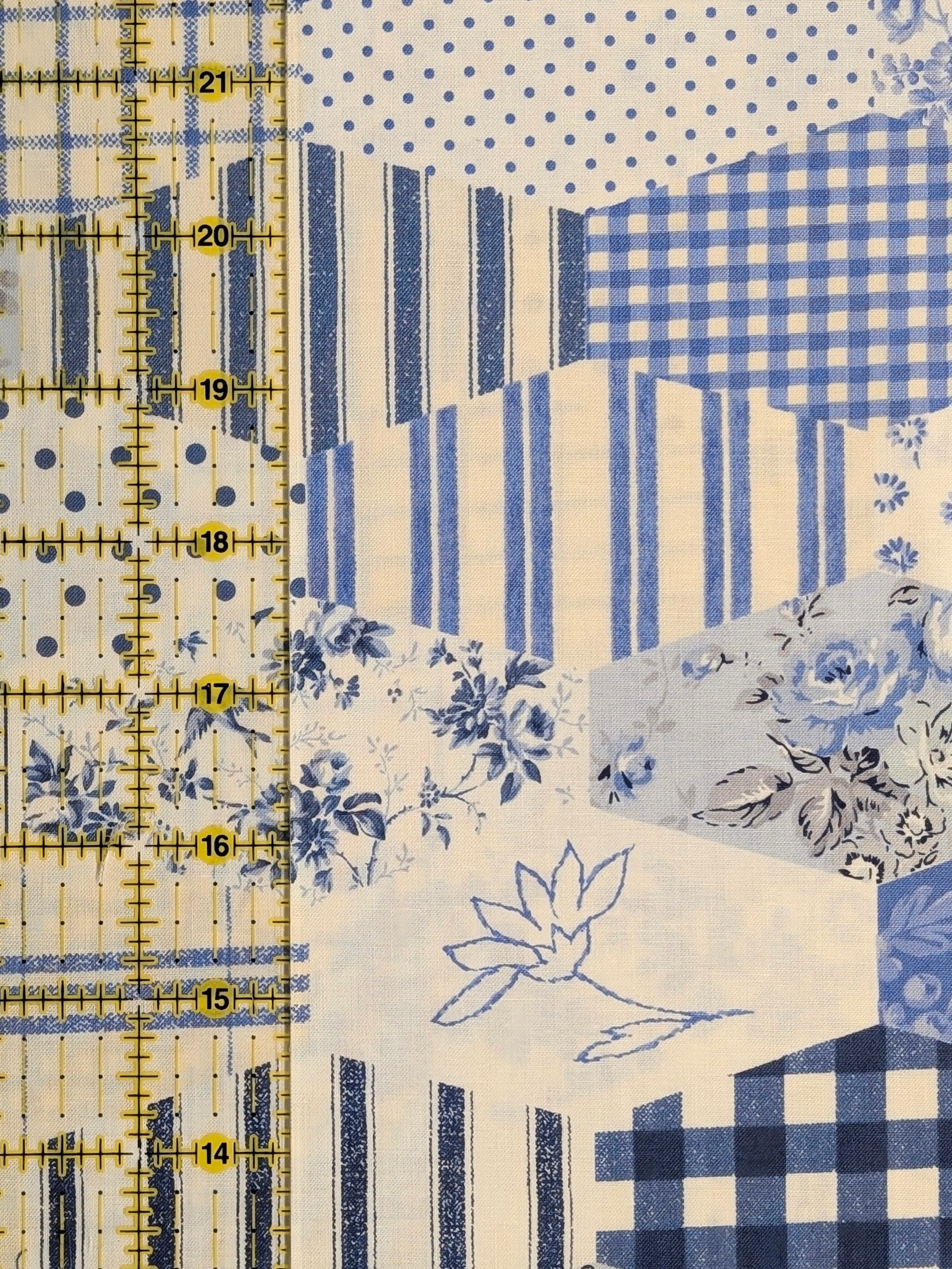 Yuwa - Patchwork Quilt Printed Cotton Sheeting Fabric - White & Blue