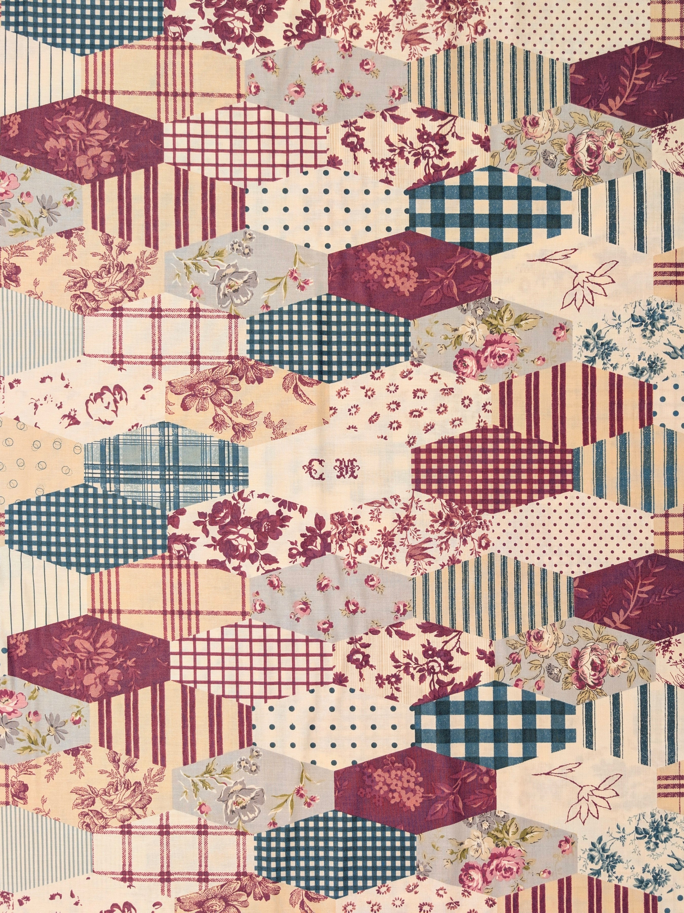 Yuwa - Patchwork Quilt Printed Cotton Sheeting Fabric - Beige, Maroon & Green