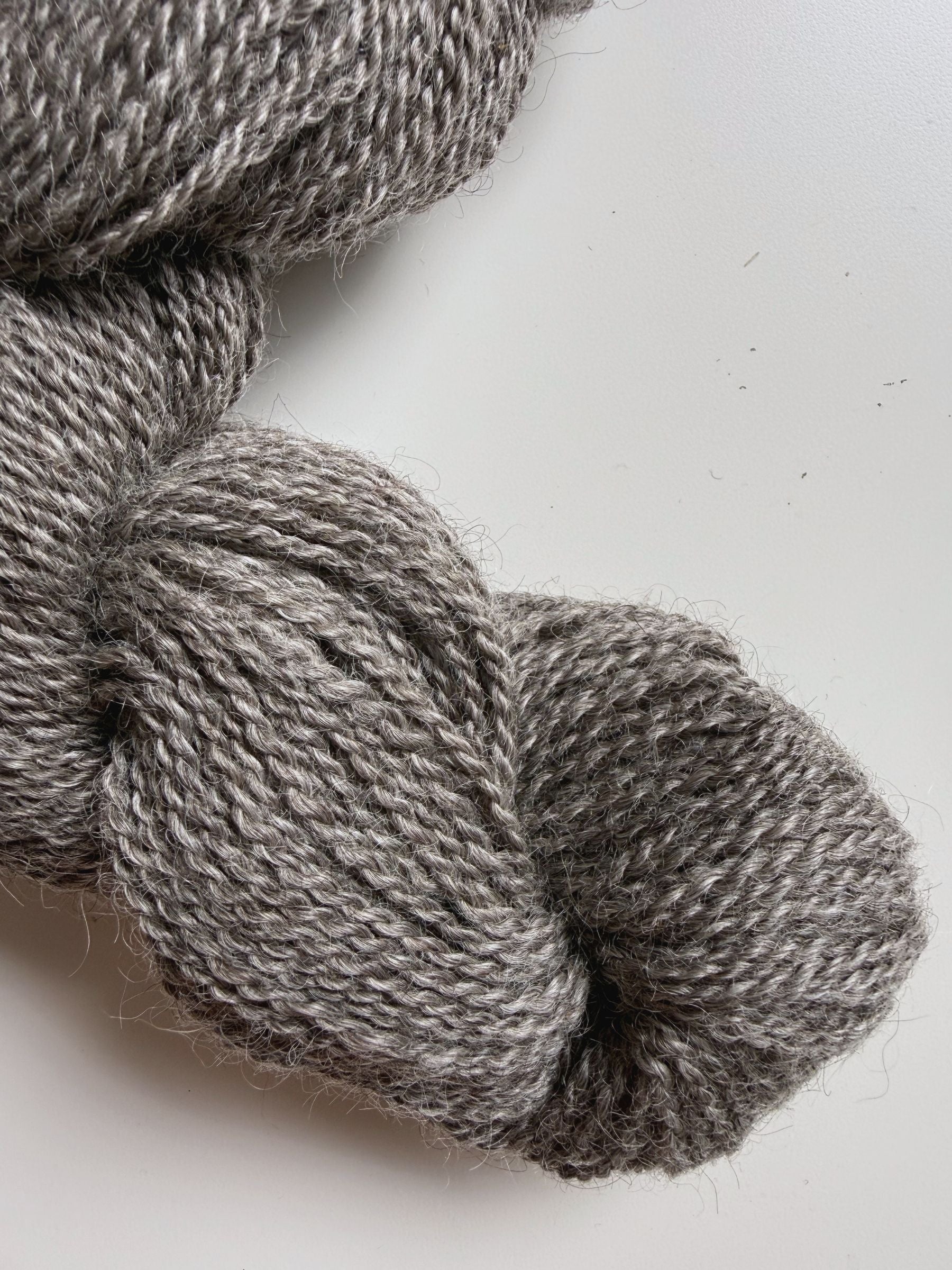 Spoiled Sheep - Leicester Longwool Wool Yarn 200yd - Ariana #18 Gray