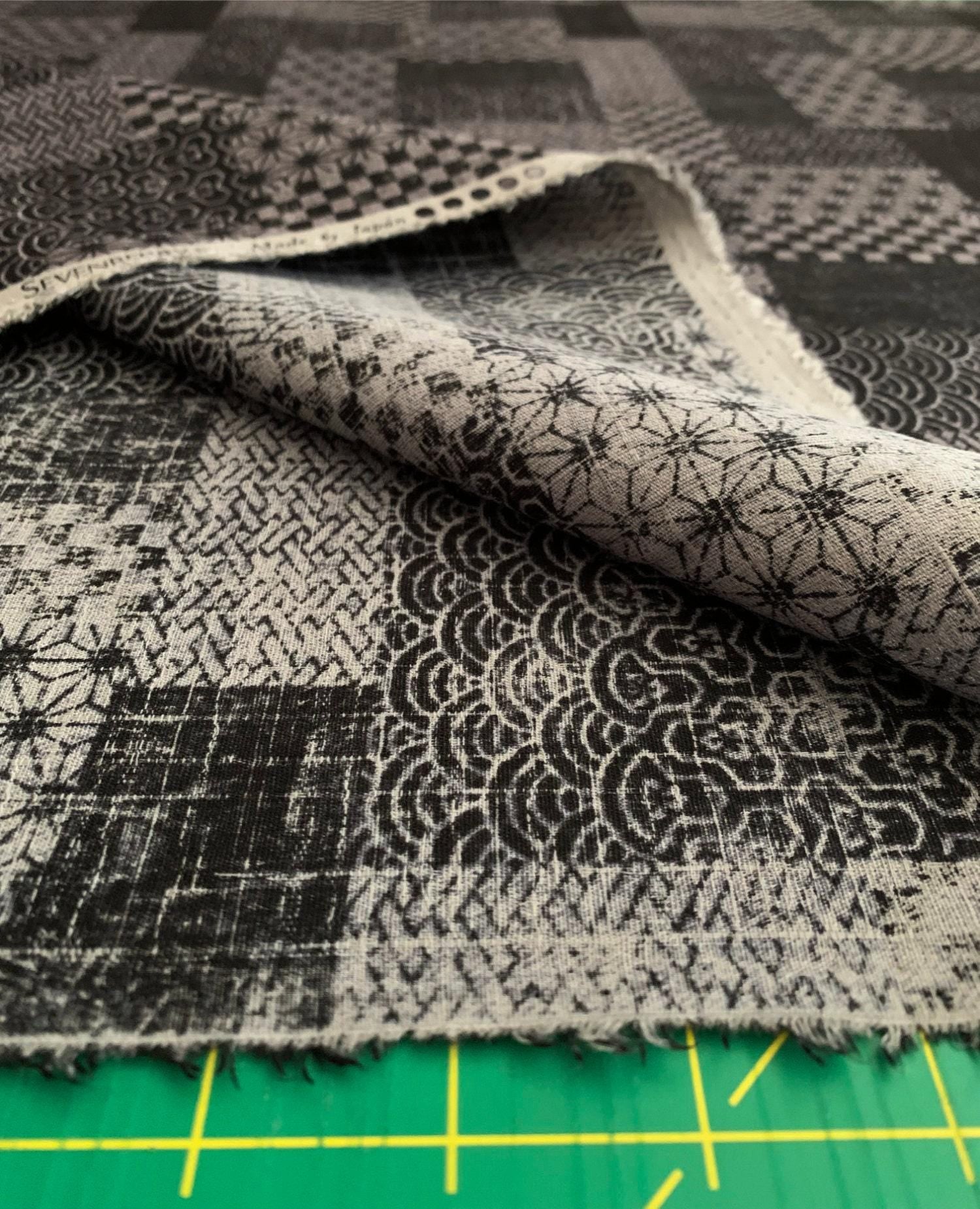 Patchwork Sevenberry Japanese cotton dobby fabric 850350-3-4 black