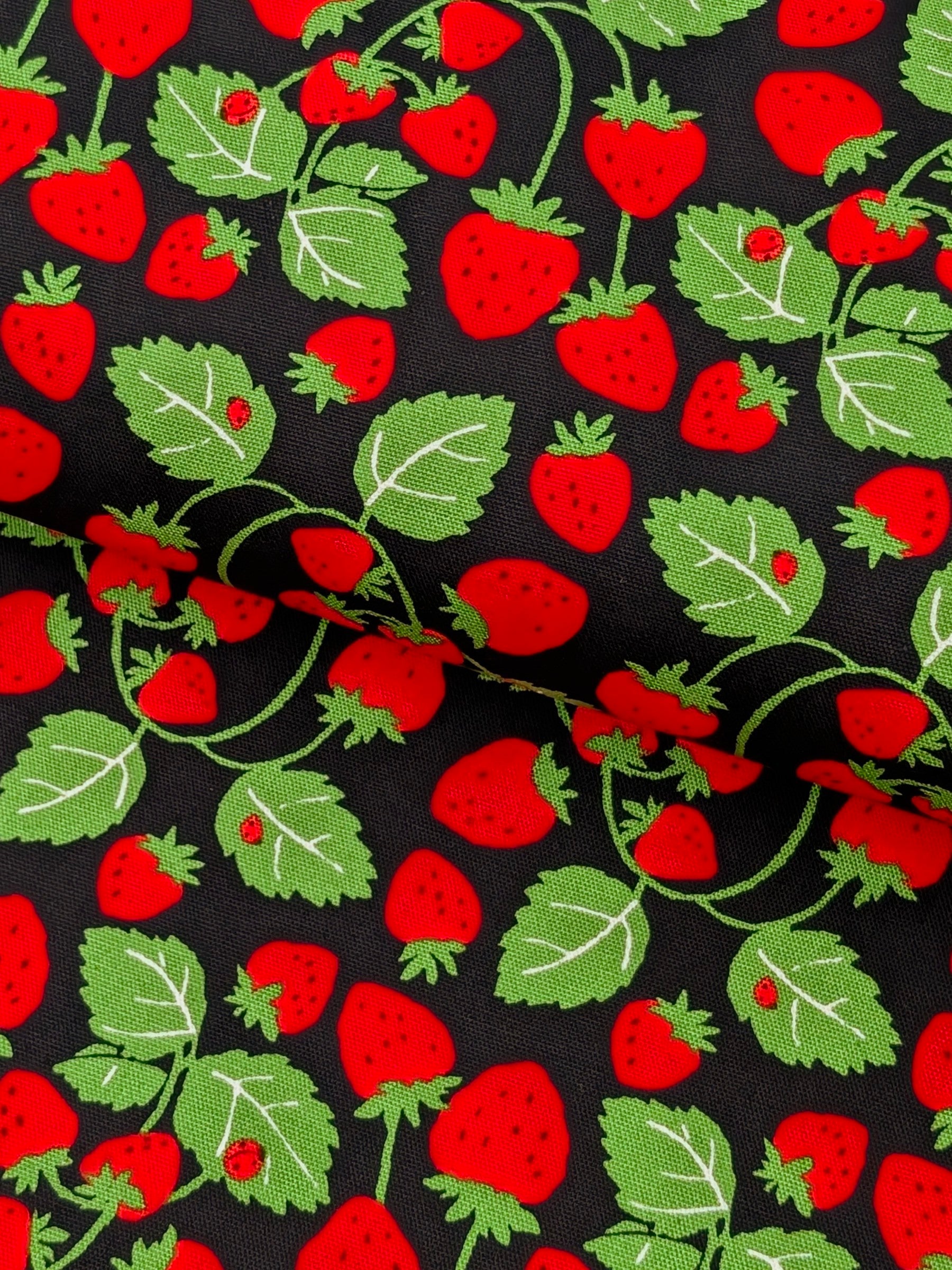 Sevenberry - Vining Strawberries Oxford Canvas Cotton Fabric - Red & Black