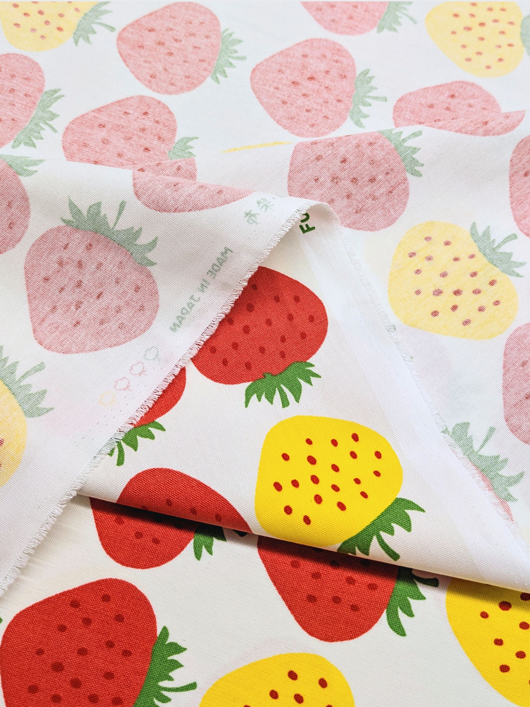Asano - Big Strawberries Cotton Oxford Canvas - White & Yellow
