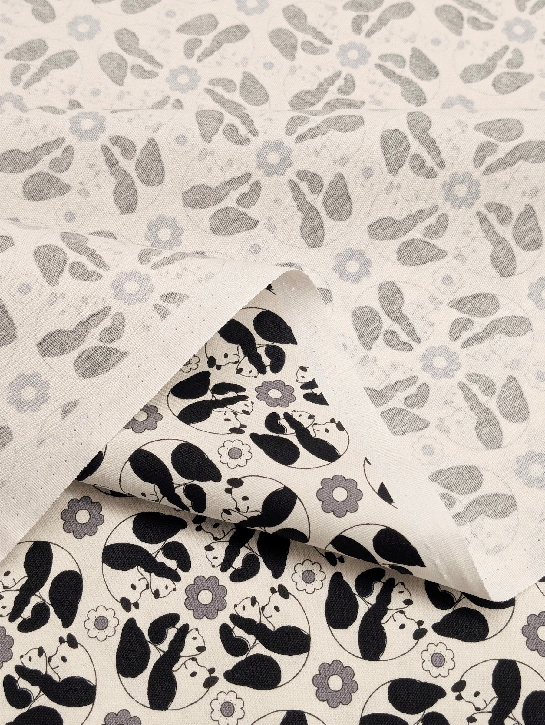 Yuwa - Kaleidoscope Pandas Oxford Cotton Fabric - White