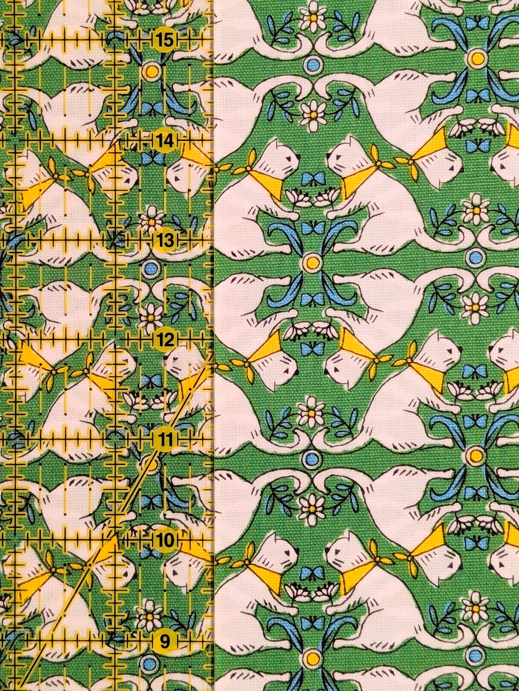 Yuwa - Kaleidoscope Cats Oxford Cotton Fabric - Green