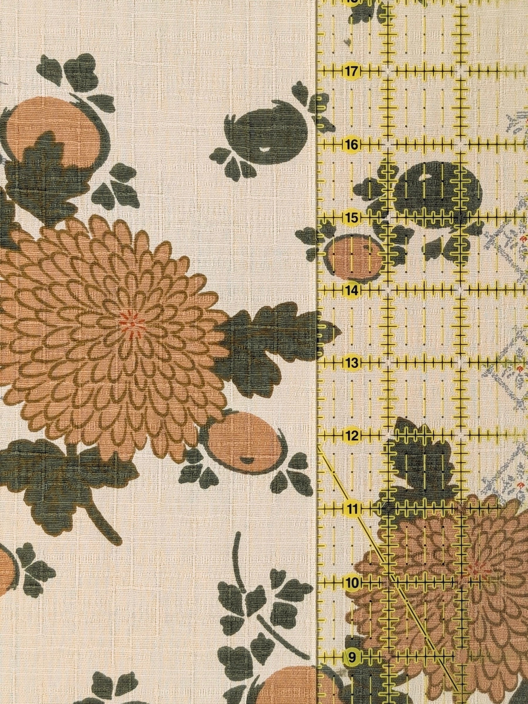 Kobayashi - Chrysanthemums & Patterned Kasumi Cotton Dobby Fabric - Beige