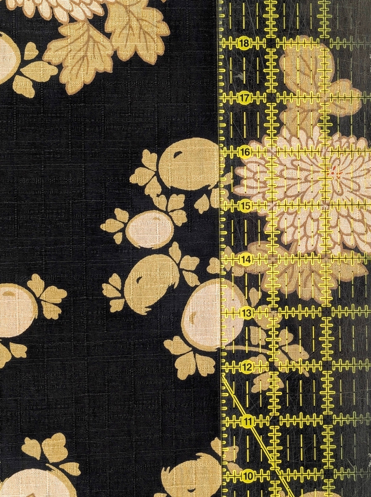 Kobayashi - Chrysanthemums & Patterned Kasumi Cotton Dobby Fabric - Black
