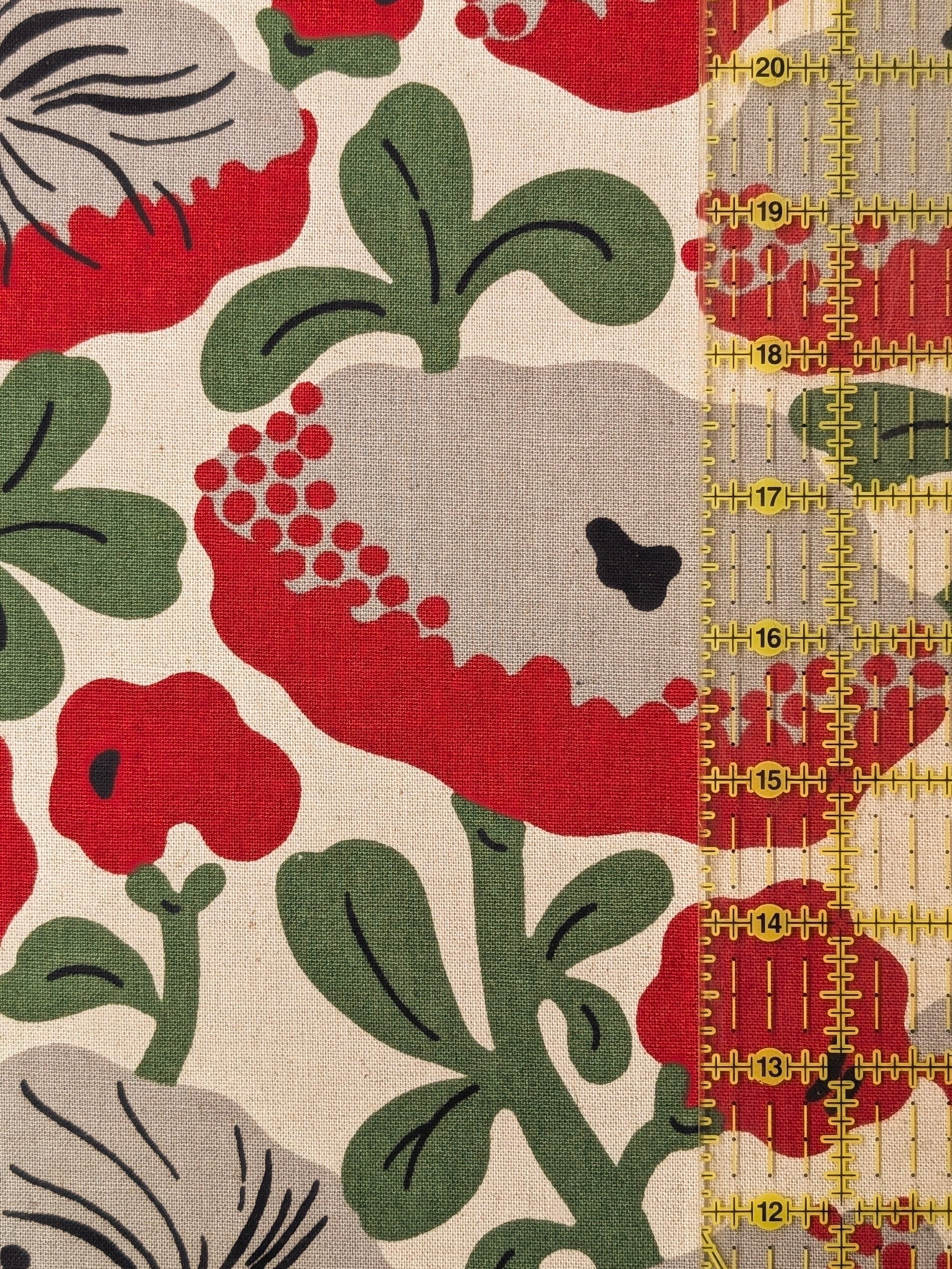 Kobayashi - Giant Two-Toned Flowers Cotton Linen Oxford Canvas Fabric - Red & Gray