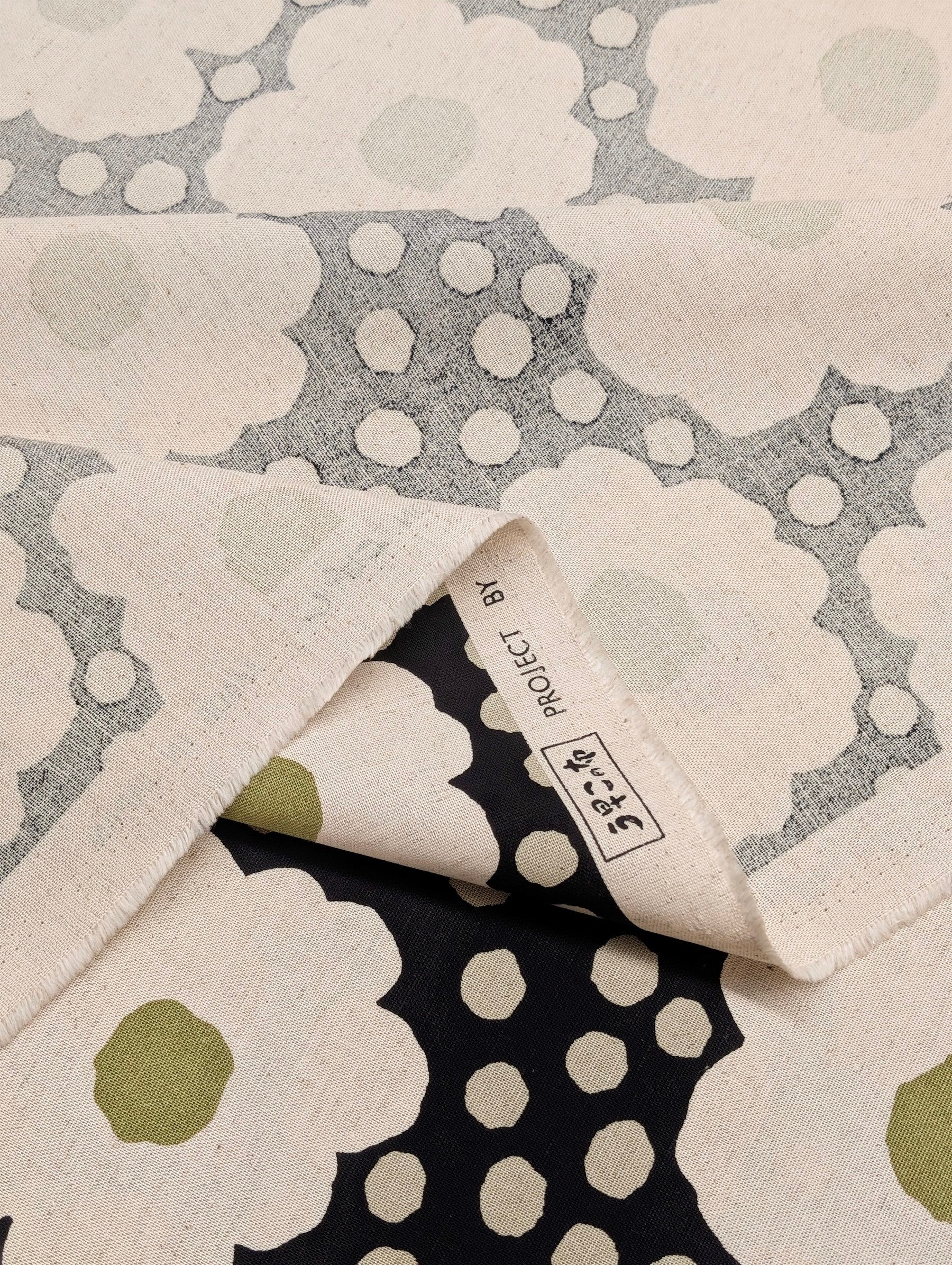 Kobayashi - Big Daisies & Polka Dots Cotton Linen Oxford Canvas Fabric - Black & White