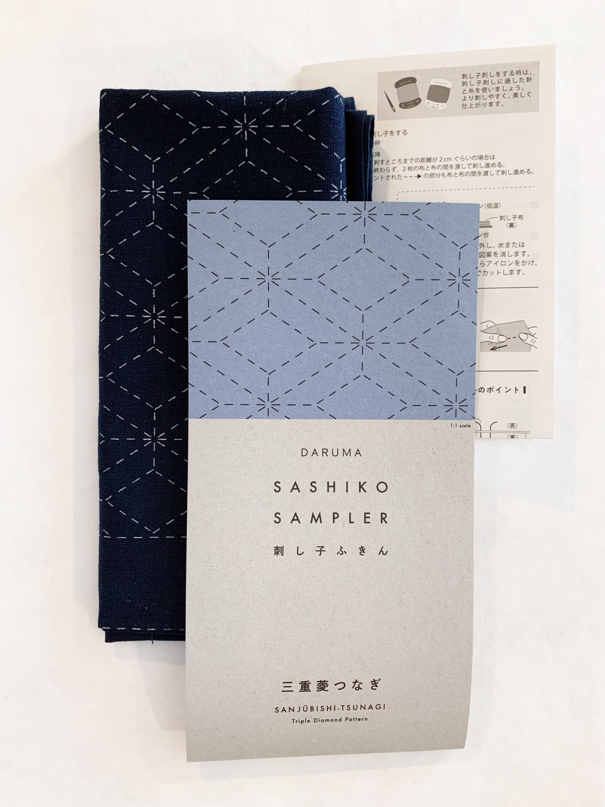 Daruma - Kasumi-Tsunagi Cotton Sashiko Fukin Sampler Cloth - Blue or White