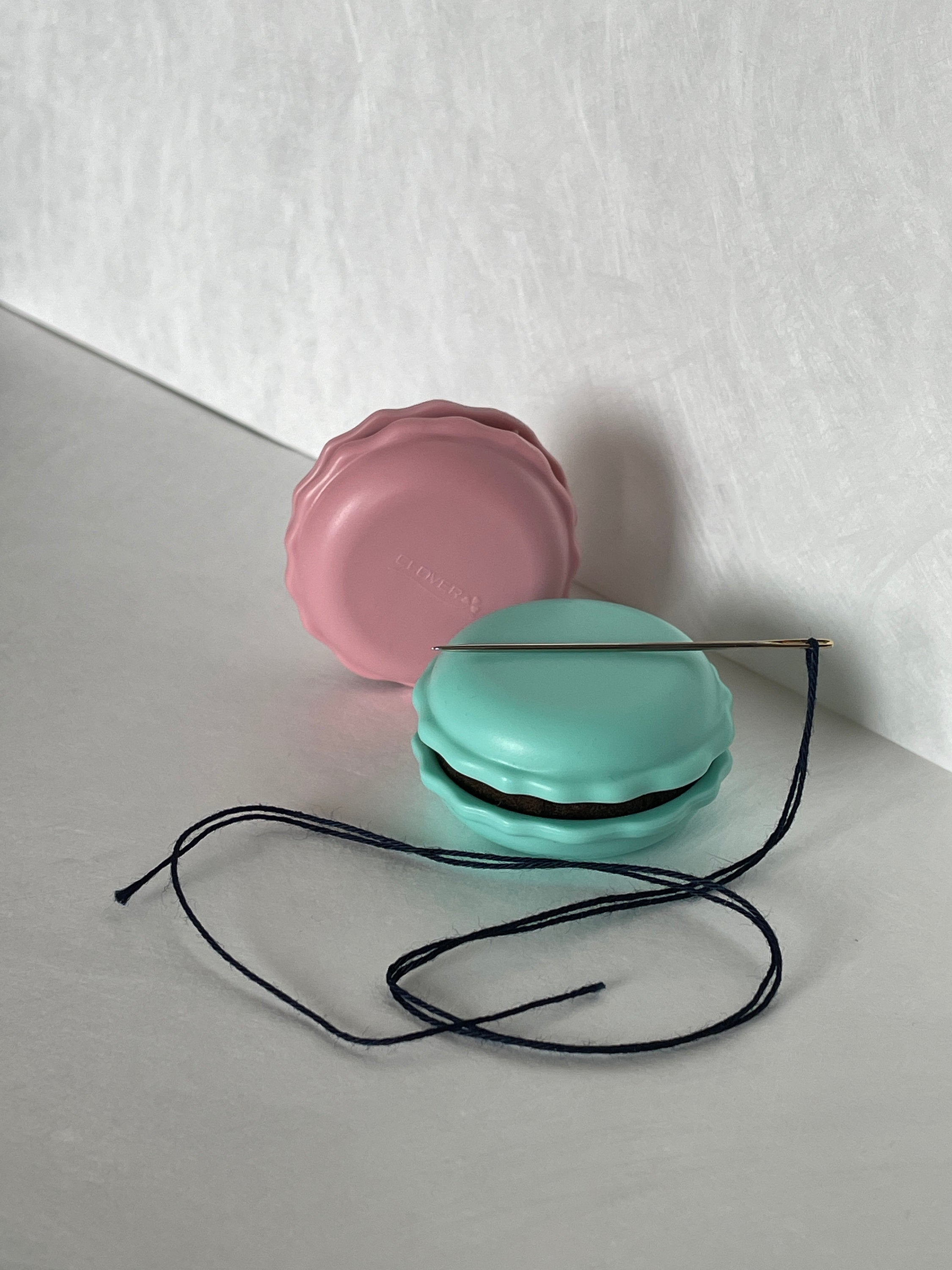 Clover - Sweet 'n Sharp Macaron Needle Sharpener - Raspberry